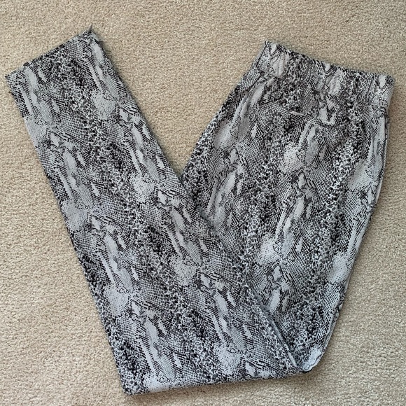 Joe’s Jeans Silk Python Print Tapered Pull On Ankle Zip Pant Size S like NWOT - Picture 3 of 7